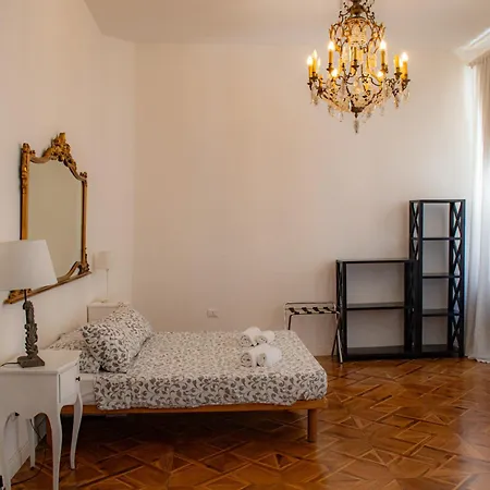 Piazza Unita, Casa Luminosa Con Balcone With Ac شقة
